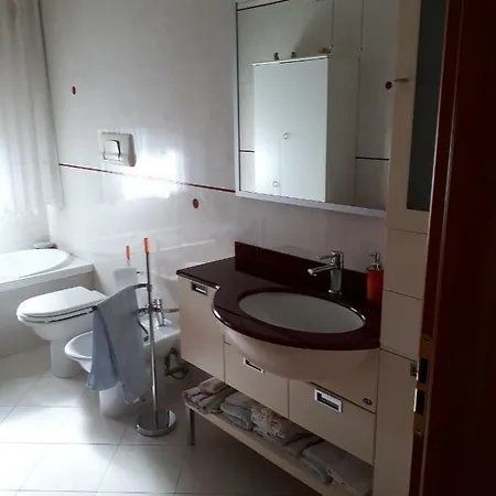 Su Corso Amedeo D'aosta